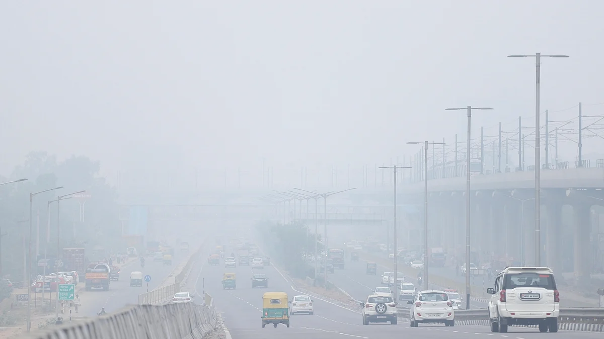 राजधानी दिल्ली में बेहद खराब स्तर पर पहुंची हवा, अभी से आसमान में छायी धुंध की काली चादर
