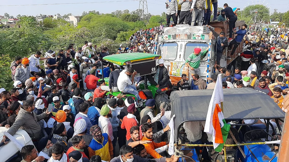 खट्टर सरकार के वाटर कैनन और आंसू गैस के गोले भी नहीं रोक पाए किसानों को, कल दिल्ली बार्डर पर टकराव की आशंका