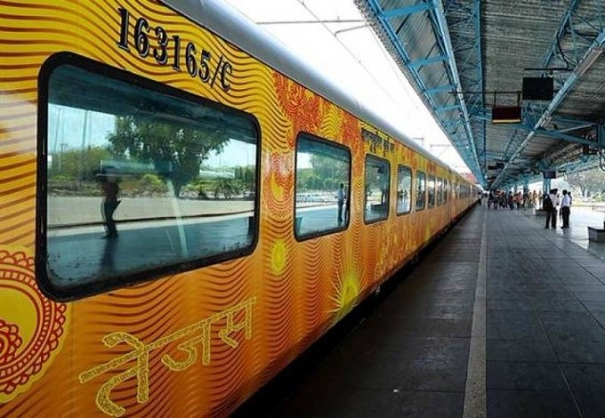 तेजस एक्सप्रेस को नहीं मिल रहे यात्री, IRCTC ने आज से बंद किया परिचालन