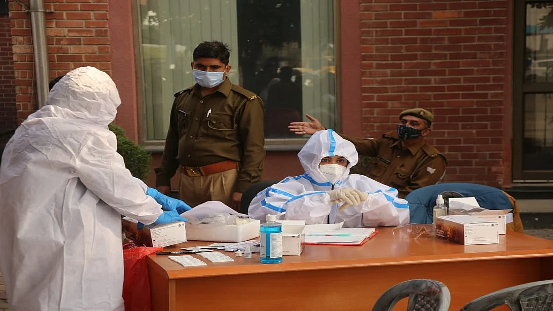 देश में कुल कोरोना संक्रमितों की संख्या 90 लाख के पार, 24 घंटे में 45,882 नए केस, 584 लोगों ने तोड़ा दम