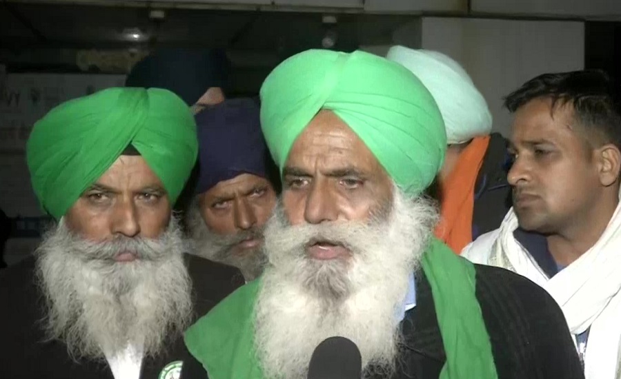 Farmers Protest LIVE: किसानों ने वार्ता के लिए अमित शाह की शर्त पर जताया ऐतराज, सुबह बैठक में लेंगे फैसला