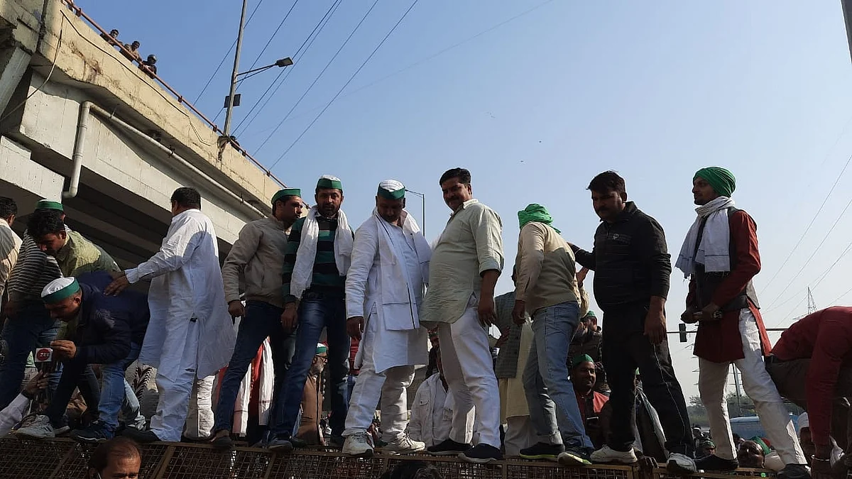 सत्ता के नशे में चूर है मोदी सरकार, करोड़ों किसानों की नहीं सुन रही : कांग्रेस