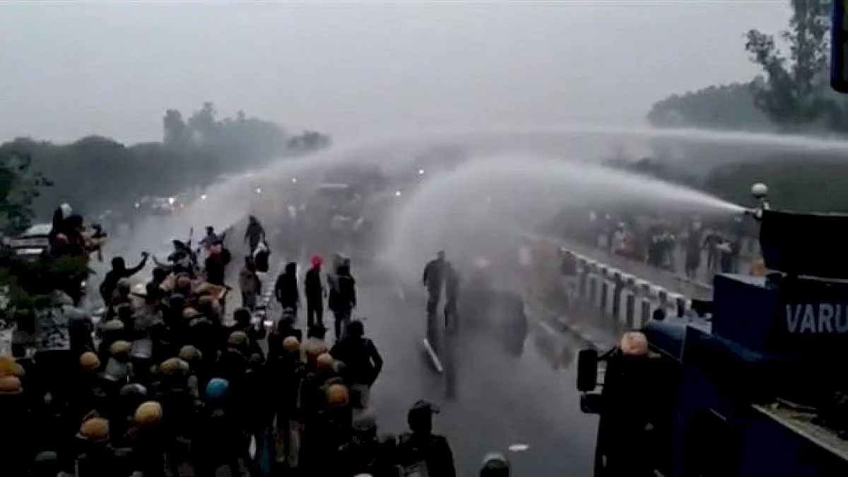 किसानों पर पानी की बौछारों का प्रियंका ने किया विरोध, सुरजेवाला ने पूछा- क्या मोदी सरकार को देशवासियों की परवाह है?