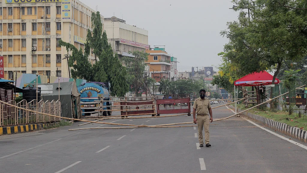 केंद्र ने जारी की नई कोरोना गाइडलाइन, लॉकडाउन को लेकर किया ये बड़ा ऐलान, कंटेनमेंट जोन में बढ़ेगी सख्ती