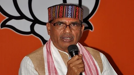 मध्य प्रदेश : शिवराज ने जिसके घर चाय पीने का किया था वादा, उसने कर्ज के चलते खाया जहर