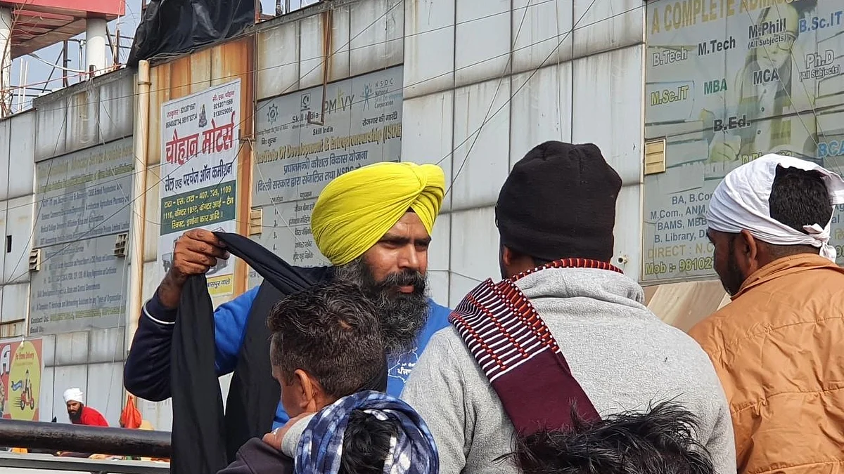 सिंघु बॉर्डर पर 'टर्बन बैंक'! वो शख्स जो फ्री में बांध चुका है 20 हजार पगड़ी, पग की अहमियत बताना है उद्देश्य