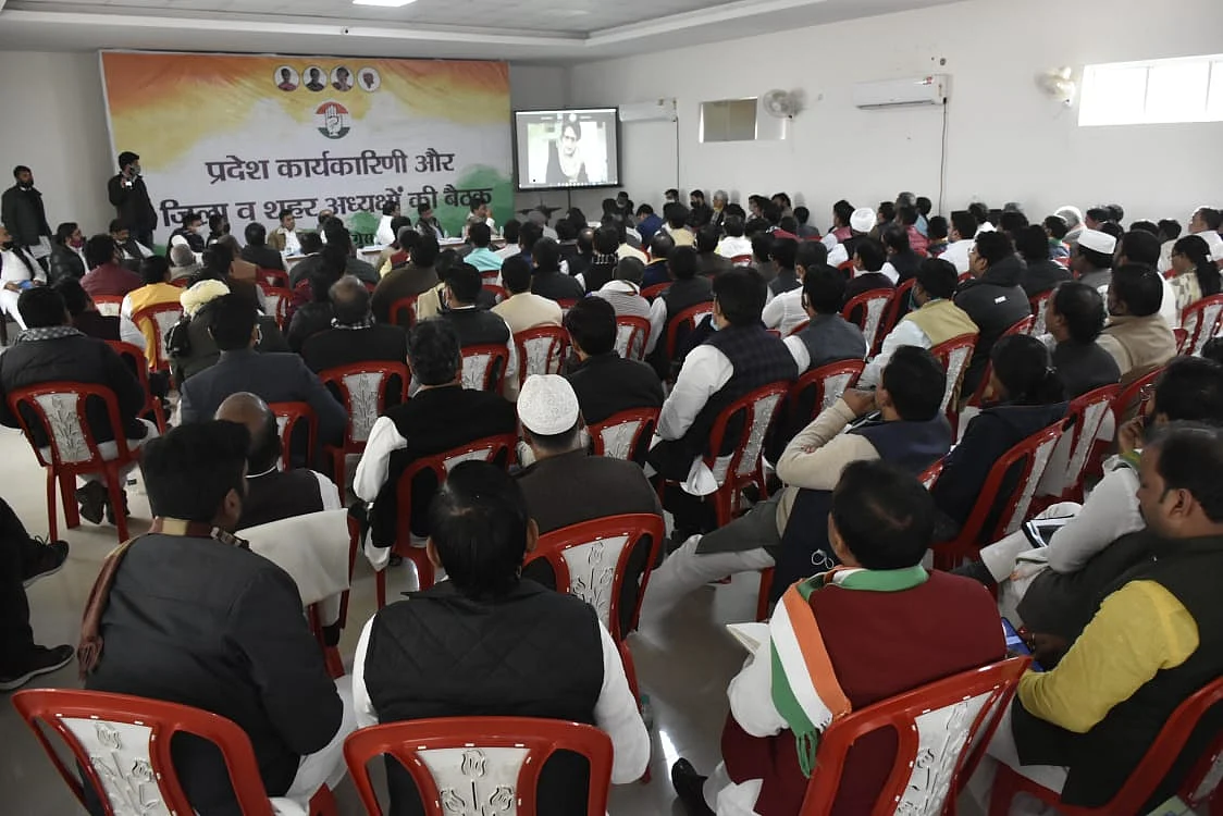 मिशन 2022 को लेकर एक्शन में प्रियंका गांधी, UP के नेताओं को 20 दिन प्रवास पर रहने के दिए निर्देश