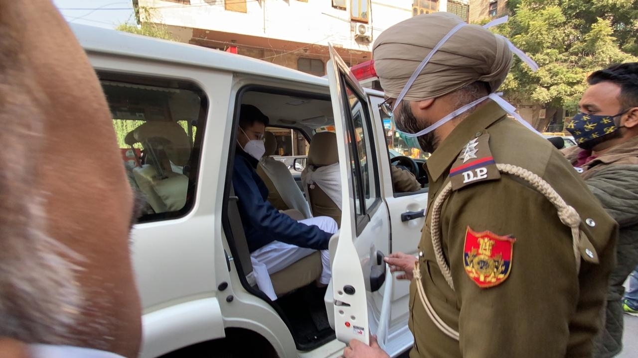 'MCD ने किया दिल्ली के इतिहास का सबसे बड़ा घोटाला', गृहमंत्री के घर पर धरना देने जा रहे थे AAP विधायक, पुलिस ने पकड़ा