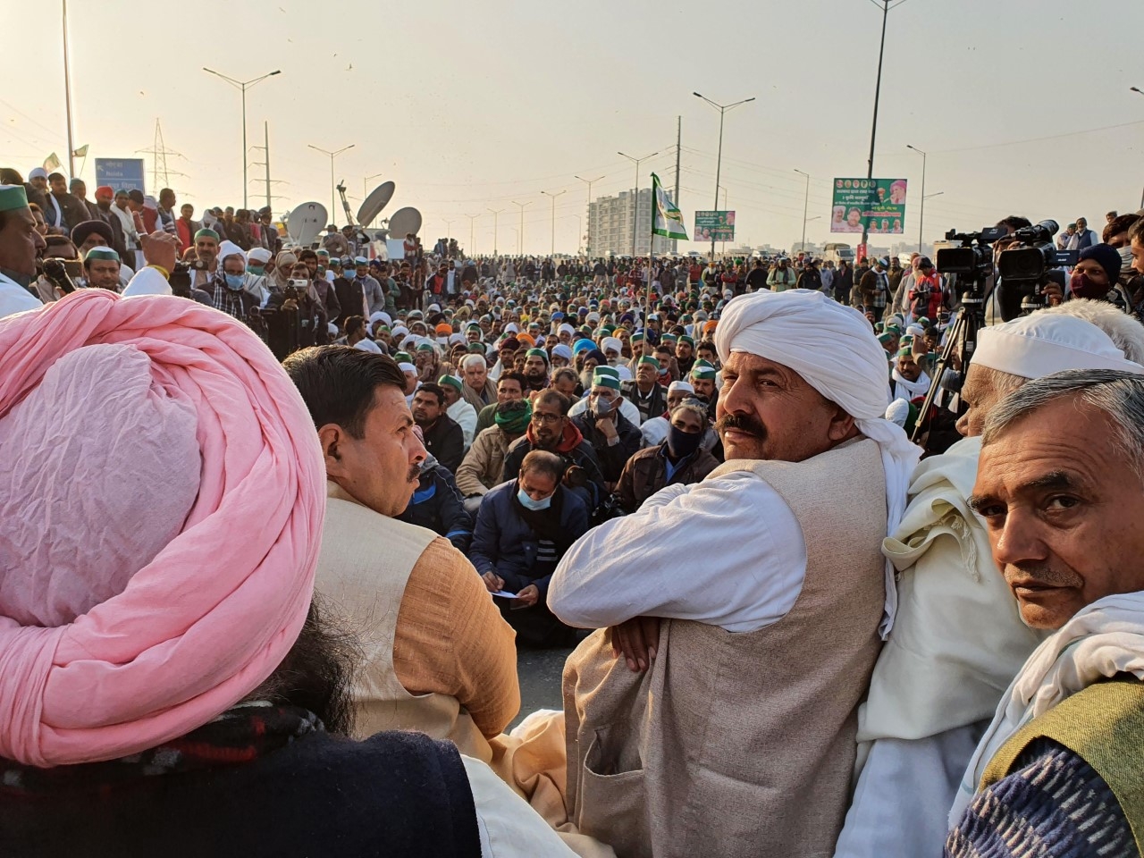 किसानों के समर्थन में आए खाप पंचायत, टिकैत बोले- फैसले का मूड बनाओ, पर बचा रहे किसानों का सम्मान