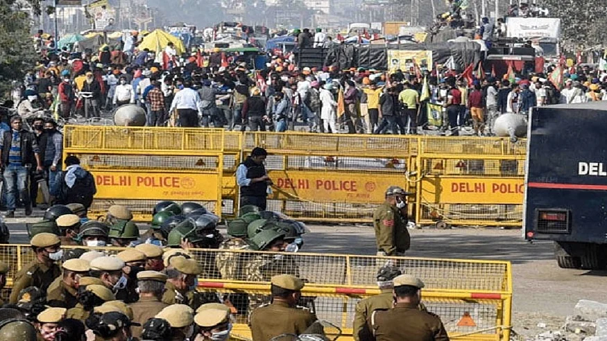 सिंघु बॉर्डर पर दो IPS अधिकारी कोरोना पॉजिटिव, इसे आधार बनाकर किसानों को हटाने का रास्ता तैयार करेगी मोदी सरकार?