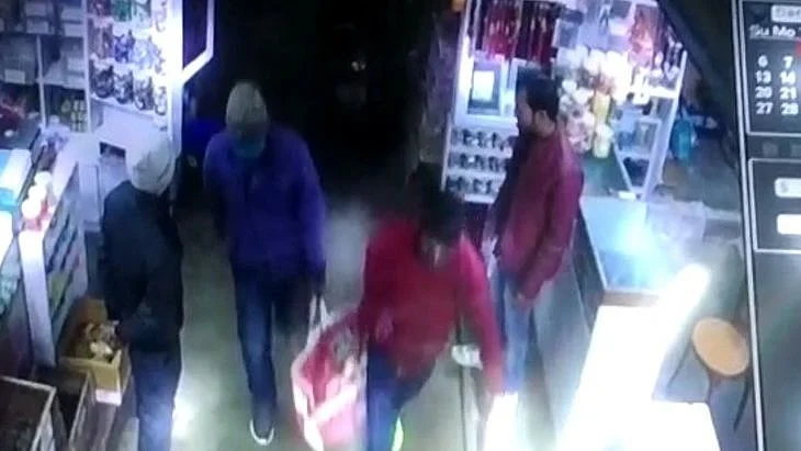 बिहार में दिनदहाड़े 5 करोड़ के गहनों की लूट, नीतीश सरकार में कानून-व्यवस्था पर खड़ा हुआ सवाल