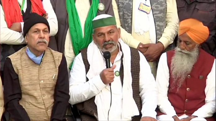 कृषि कानूनों पर पीछे नहीं हटी सरकार तो यहीं बैठे रहेंगे, अगली वार्ता से पहले राकेश टिकैत का ऐलान