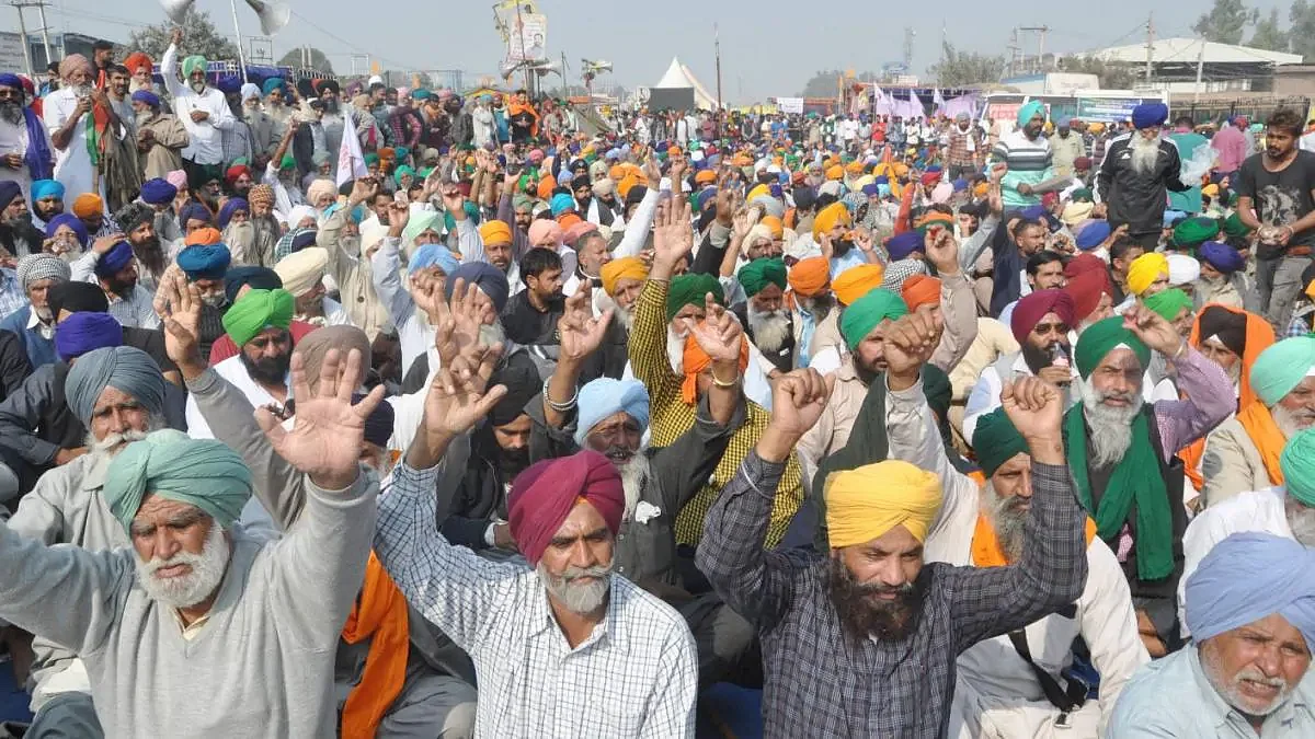 किसान आंदोलन: मोदी सरकार पर बढ़ता जा रहा है दबाव, एक्शन में कई मंत्री, कानून वापसी पर अड़े किसान