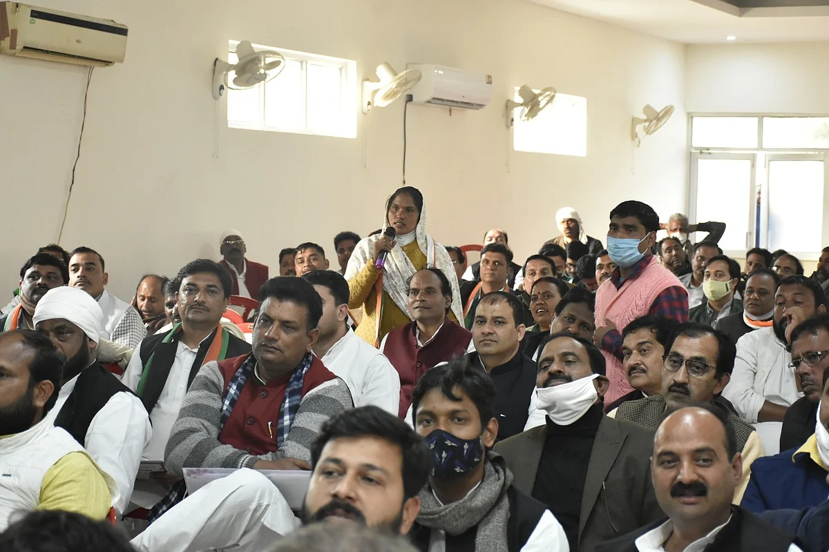 मिशन 2022 को लेकर एक्शन में प्रियंका गांधी, UP के नेताओं को 20 दिन प्रवास पर रहने के दिए निर्देश