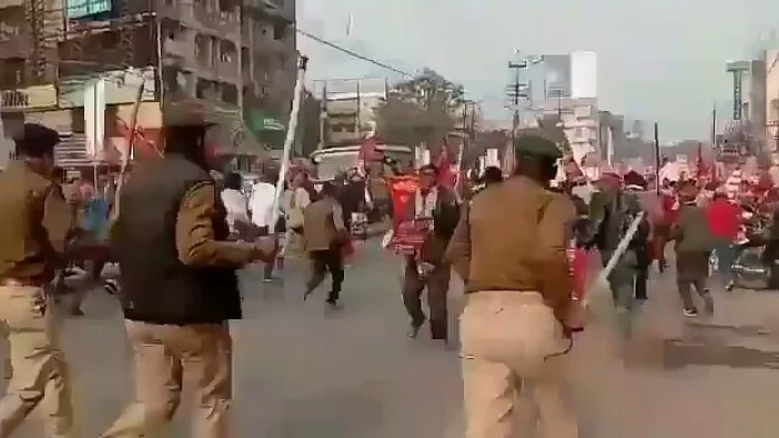 किसान आंदोलन: नए कृषि कानूनों के खिलाफ बिहार में किसानों ने निकाला राजभवन मार्च, पुलिस ने भांजी लाठियां