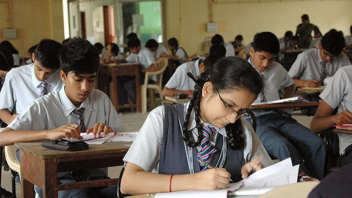 सीबीएसई 12वीं की परीक्षा तय न होने से तनावग्रस्त छात्र ले रहे काउंसलिंग,कहा- कोरोना से चीजें काफी अनिश्चित हुई