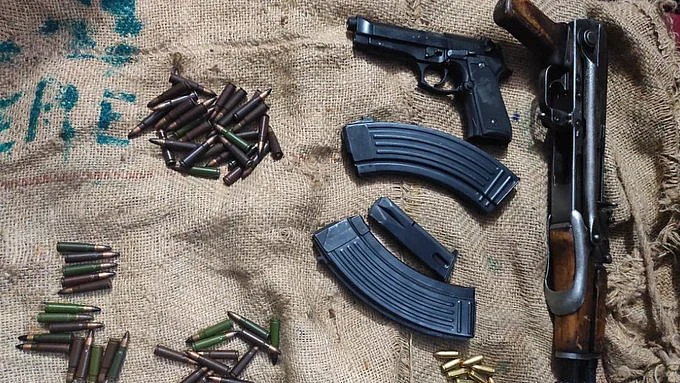 जम्मू पुलिस ने किया आतंकी मॉड्यूल का भंडाफोड़, दो लोगों के पास से AK-47 समेत कई हथियार बरामद