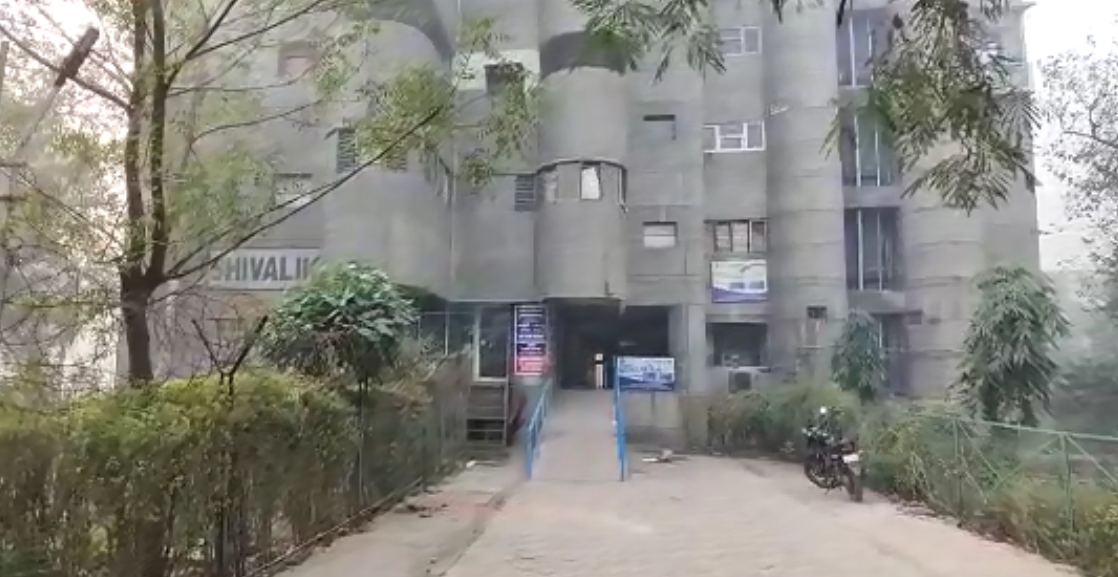 सीबीआई ने गाजियाबाद में अपने अधिकारियों के ठिकानों पर मारे छापे, वजह जानकर रह जाएंगे हैरान