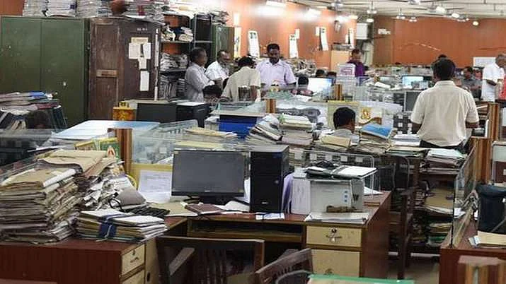 बड़ी खबर LIVE: दिल्ली के सरकारी दफ्तरों में अब 100 फीसदी कर्मचारी आएंगे, आदेश तत्काल प्रभाव से लागू