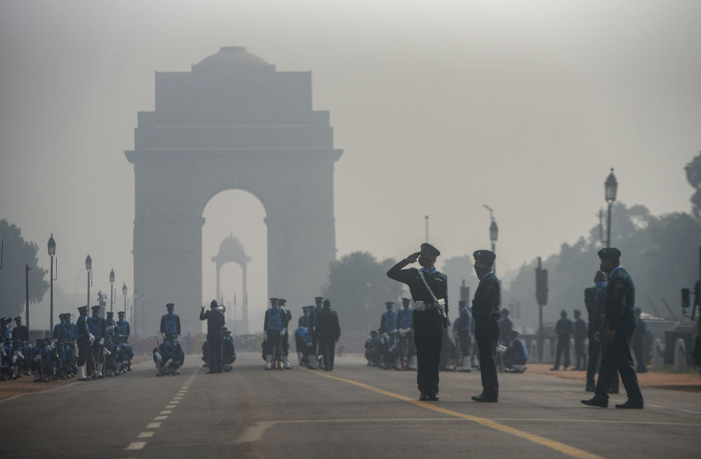 आकार पटेल का लेख: जब सारे अधिकारों पर कब्जा कर ले सरकार तो कैसा गणतंत्र दिवस!
