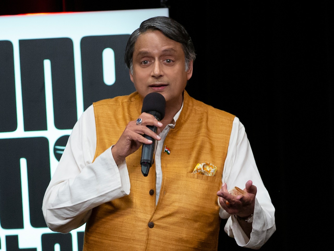 अंध राष्ट्रभक्ति कॉमन सेंस का विकल्प नहीं हो सकती, शशि थरूर ने कोवैक्सीन को दी गई मंजूरी पर उठाया सवाल