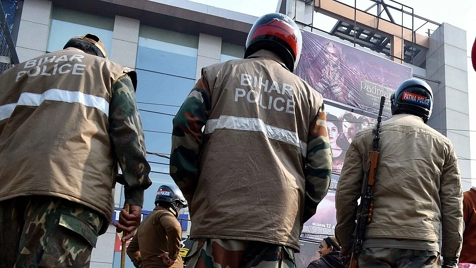 बिहार में जिलाधिकारी के घर चोरों ने किया हाथ साफ, सुशासन राज में कानून-व्यवस्था की खुली पोल