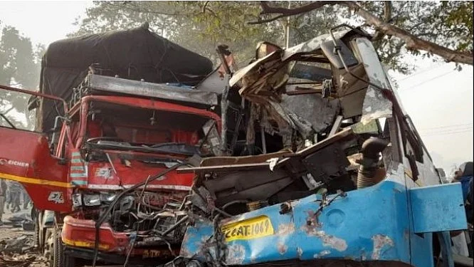 यूपी के मुरादाबाद-आगरा हाइवे पर भीषण हादसा, 10 लोगों की मौत, कई घायल, सीएम योगी ने किया मुआवजे का ऐलान