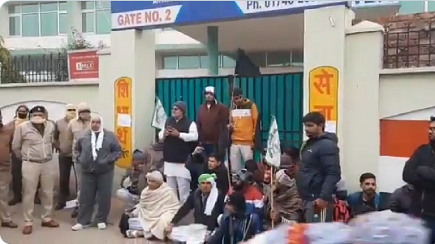 हरियाणा में वैक्सीनेशन केंद्र पर किसानों का हंगामा, बीजेपी विधायक द्वारा उद्घाटन की खबर पर फूटा गुस्सा