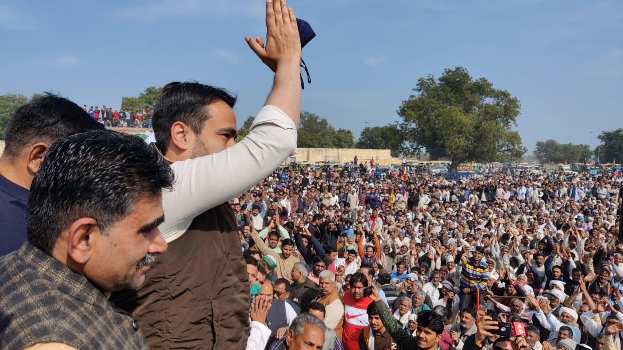 जाति-धर्म में बांटने वाली बीजेपी का करें बहिष्कार, जयंत चौधरी ने मथुरा किसान पंचायत में किया आह्वान