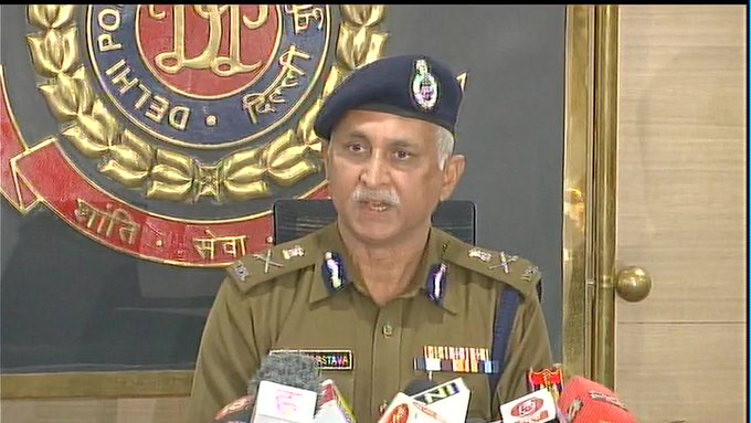 दिल्ली पुलिस आयुक्त का दावा- किसान नेताओं ने तोड़ा वादा, किसी को बख्शा नहीं जाएगा, वीडियो मौजूद