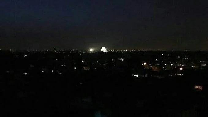 बड़ी खबर LIVE: पाकिस्तान में बड़े पैमाने पर पॉवर ब्लैकआउट, इस्लामाबाद, कराची समेत कई बड़े शहर अंधेरे में डूबे