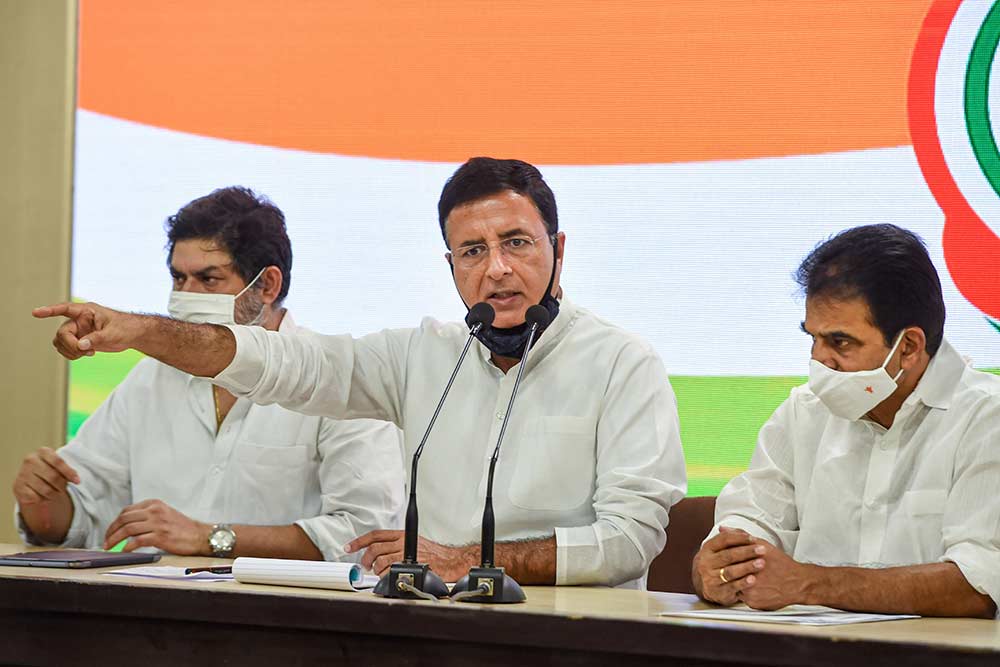 ट्रैक्टर परेड में हिंसा की कांग्रेस ने की निंदा, कहा- पीएम छोड़ें ‘राजहठ’, निभाएं ‘राजधर्म’