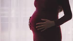 वीडियो: महिला का दावा, हवा के झोंके से हुई प्रेग्नेंट, 15 मिनट में हो गई डिलीवरी, खबर सुनकर चकरा गए लोग!