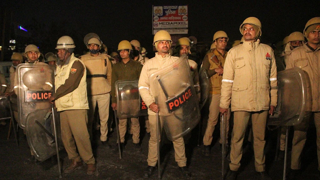 उन्नाव मामले में एसपी का बड़ा बयान, खेत में बेहोश मिलीं 3 नाबालिग दलित लड़कियों में से 2 की मौत, जांच जारी