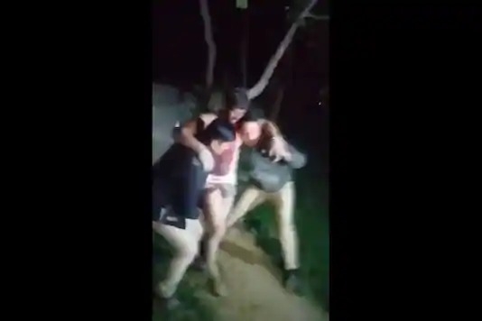 यूपी के कासगंज में 'कानुपर जैसा कांड'! शराब माफिया ने पुलिस टीम पर किया हमला, कांस्टेबल की मौत, SI घायल