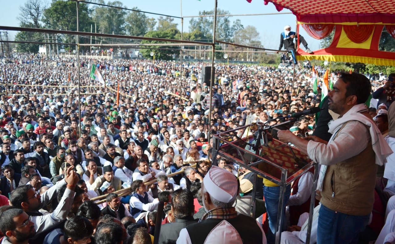 किसानों के समर्थन में पंचायतों का सिलसिला जारी, शामली में बोले जयंत- हम पैदाइशी जिद्दी, पीएम अपनी जिद छोड़ें