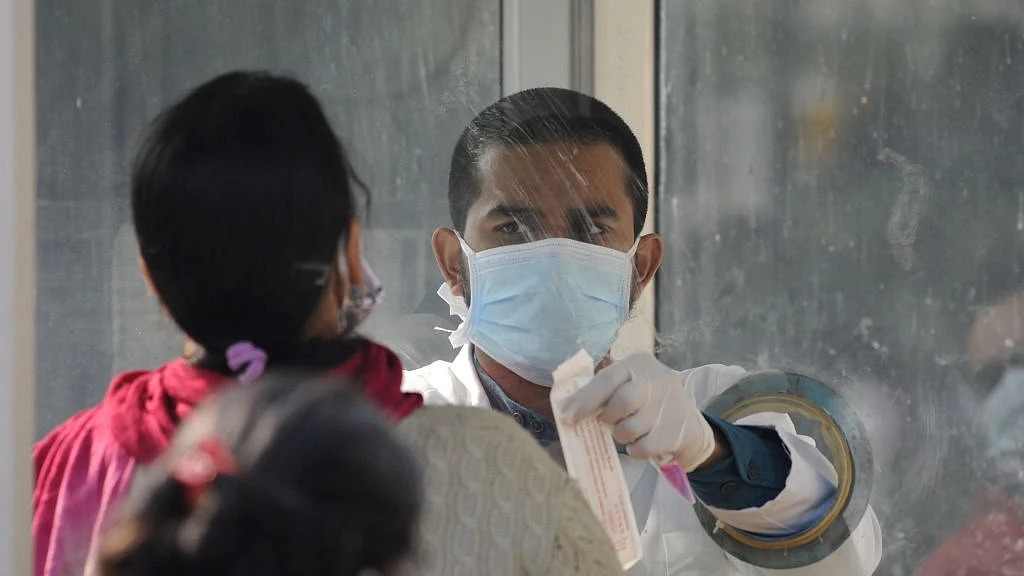 कोरोना अपडेट: बीते 24 घंटे में 11,610 संक्रमण के नए मामले आए सामने, कई दिनों बाद फिर मौत का आंकड़ा 100 के पार