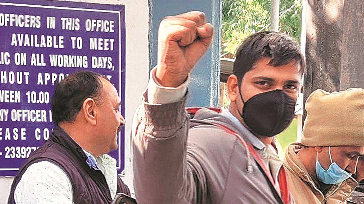 पत्रकार मनदीप पुनिया को कोर्ट से मिली बेल, सिंघु बॉर्डर से रिपोर्टिंग करते पुलिस ने किया था गिरफ्तार