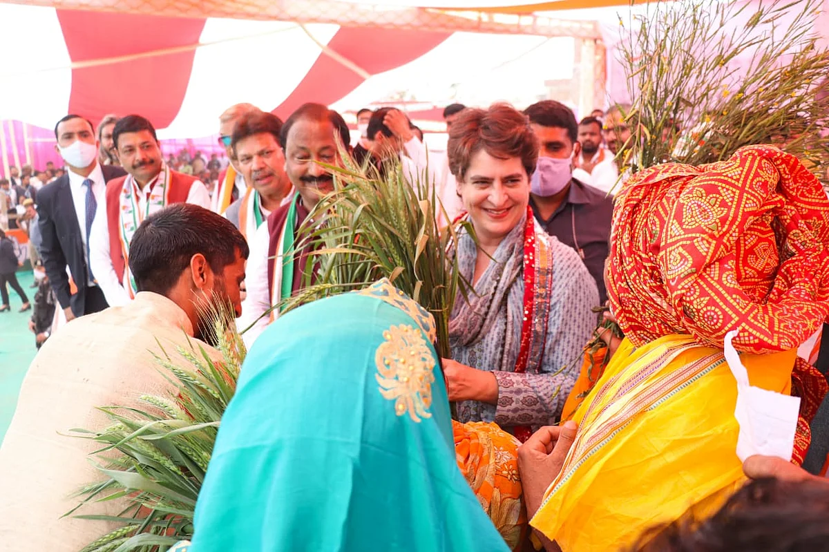 कहीं गोवर्धन पर्वत को न बेच दे मोदी सरकार, प्रियंका गांधी ने मथुरा किसान पंचायत में बीजेपी पर बोला हमला