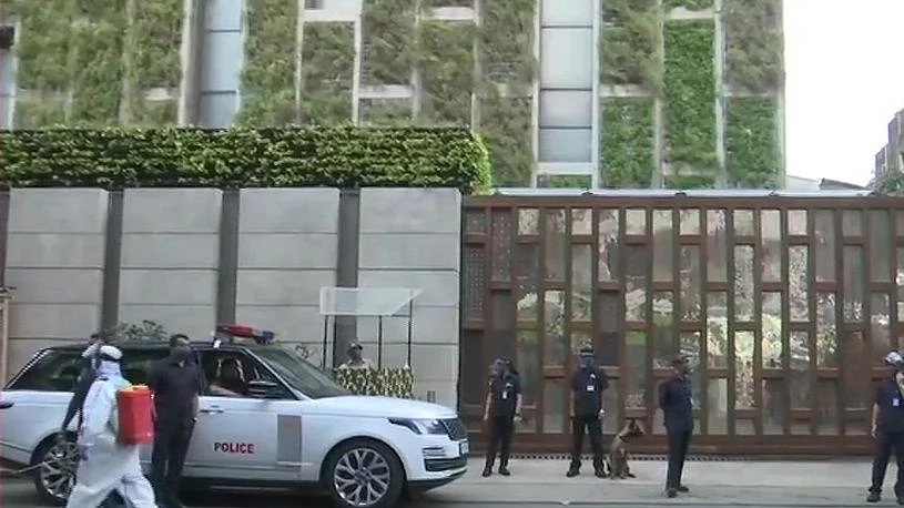 अंबानी के घर के बाहर मिली संदिग्ध कार को लेकर हुए कई खुलासे, चिठ्ठी में लिखा है- ये बस एक ट्रेलर