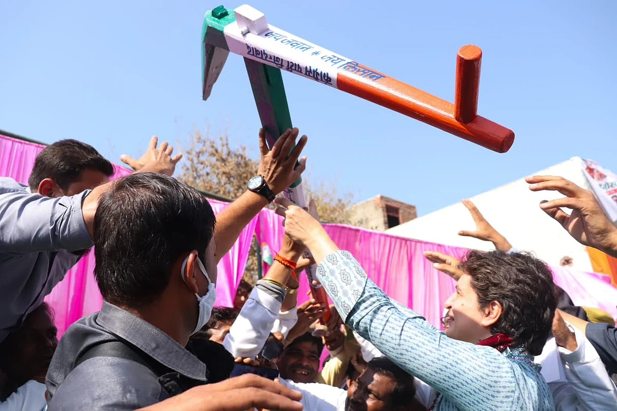 कहीं गोवर्धन पर्वत को न बेच दे मोदी सरकार, प्रियंका गांधी ने मथुरा किसान पंचायत में बीजेपी पर बोला हमला
