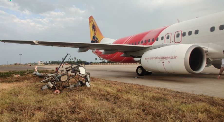 लैंडिंग के दौरान बिजली के खंभे से टकराया एयर इंडिया का विमान, टला बड़ा हादसा, सभी यात्री सुरक्षित