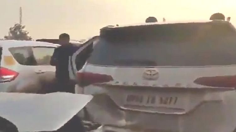 प्रियंका गांधी के काफिले की गाड़ियां आपस में टकराईं, कोई घायल नहीं, रामपुर में नवरीत के परिजनों से जा रही थीं मिलने