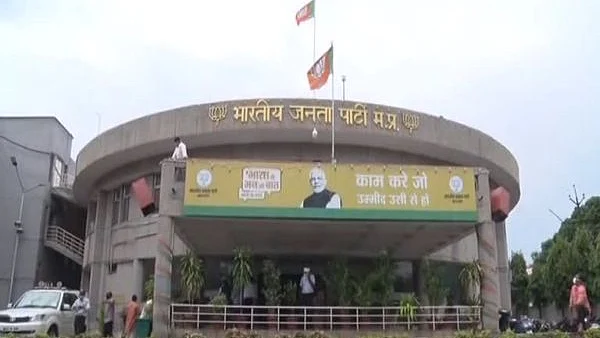 मध्य प्रदेशः बीजेपी ऑफिस की लाइब्रेरी में लड़कियों से अभद्रता का आरोप, पीड़िताओं के वीडियो वायरल होने पर हंगामा
