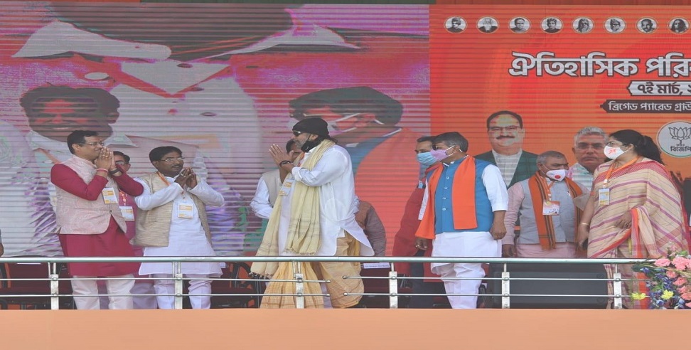 अभिनेता मिथुन चक्रवर्ती ने थामा बीजेपी का दामन, पीएम मोदी की कोलकाता रैली में हुए शामिल