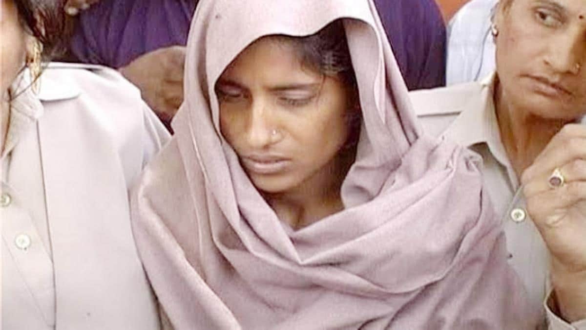 यूपी: रामपुर जेल से बरेली जेल शिफ्ट हुई शबनम, फोटो वायरल होने के बाद उठे सवाल, कई सस्पेंड