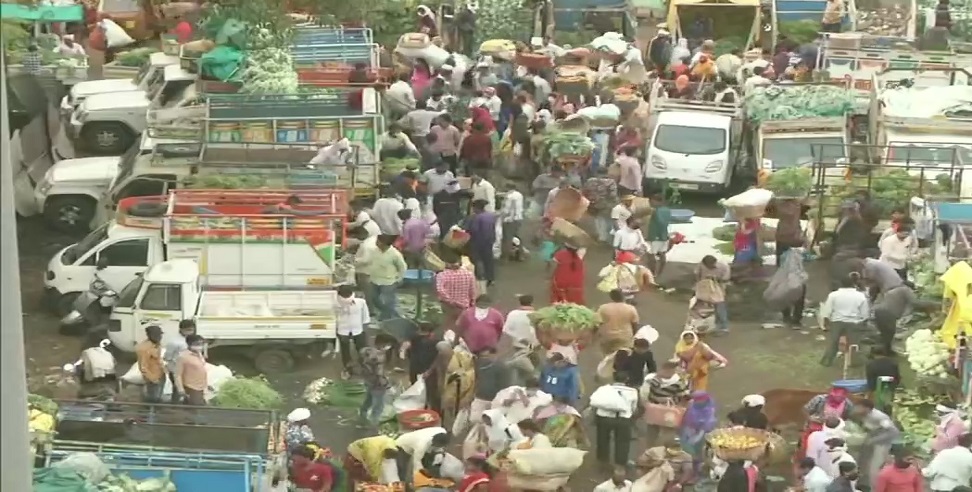 महाराष्ट्र के नागपुर में लॉकडाउन से पहले बाजारों में भीड़, राज्य में पिछले 24 घंटे में 15 हजार से ज्यादा केस दर्ज
