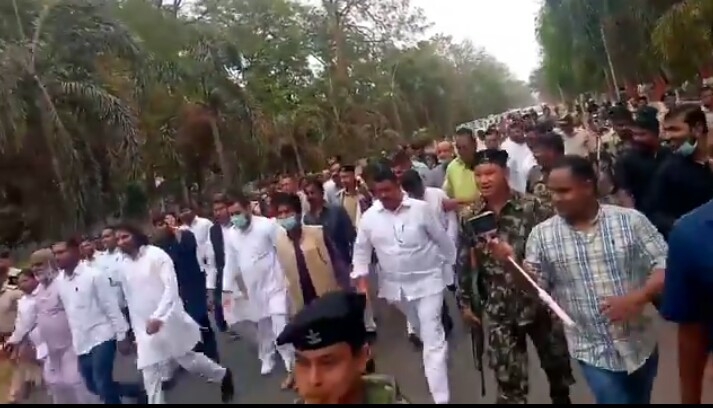 शराब कांड में नीतीश के मंत्री के इस्तीफे की मांग पर सदन में हंगामा, विपक्ष ने किया राजभवन मार्च