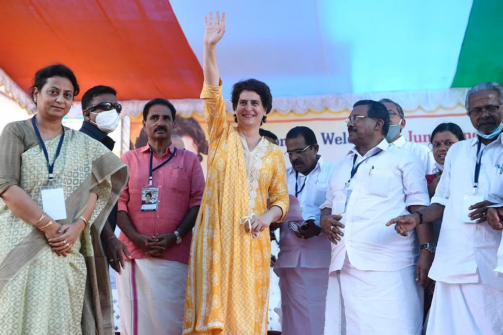 केरल में इंदिरा की यादों को वापस लेकर आईं प्रियंका गांधी, रोड शो में उमड़ी हजारों की भीड़, विजयन सरकार पर बोला हमला