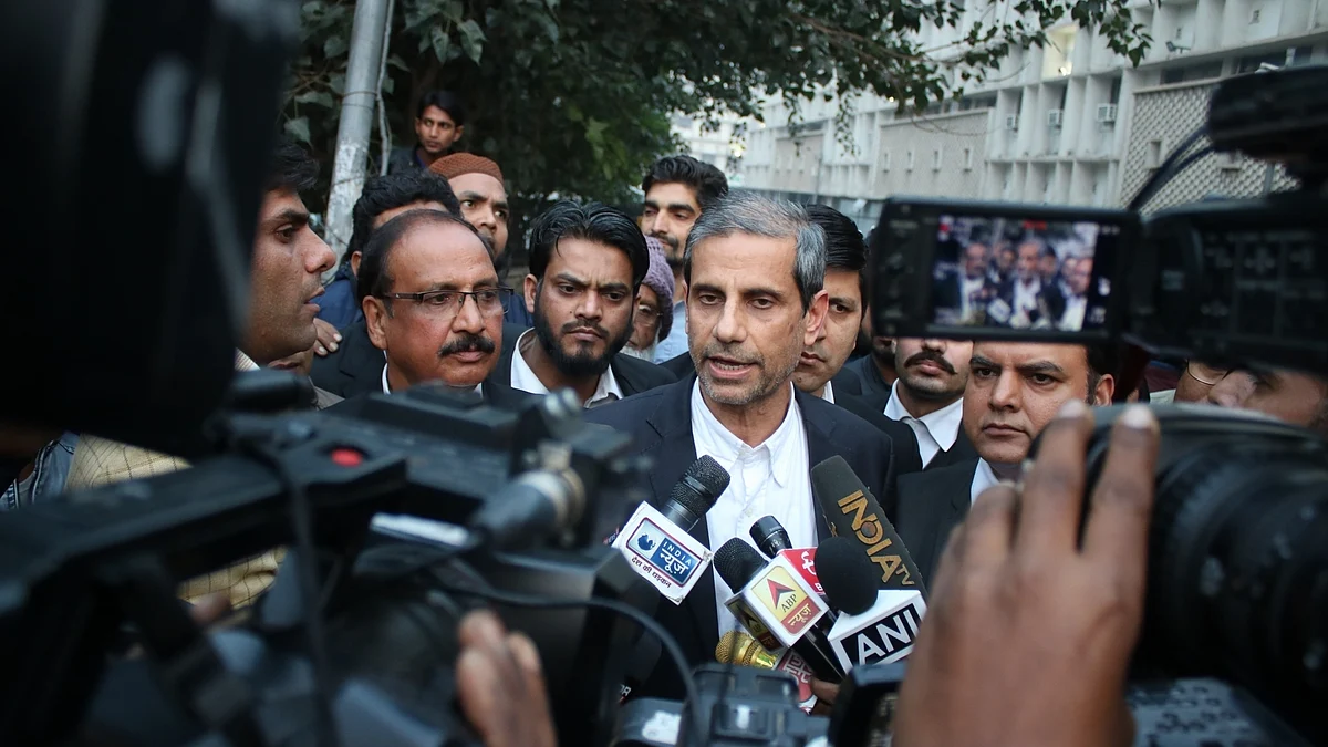 कोर्ट ने वकील महमूद प्राचा के खिलाफ सर्च वारंट पर लगाई रोक, दिल्ली दंगे के मामले में तलाशी लेने पहुंची थी पुलिस